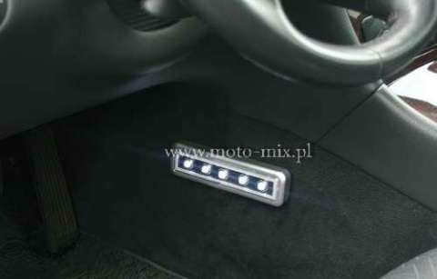 Lampka wewnętrzna uniwersalna LED na baterie PUSH Lampka wewnętrzna uniwersalna LED na baterie PUSH
